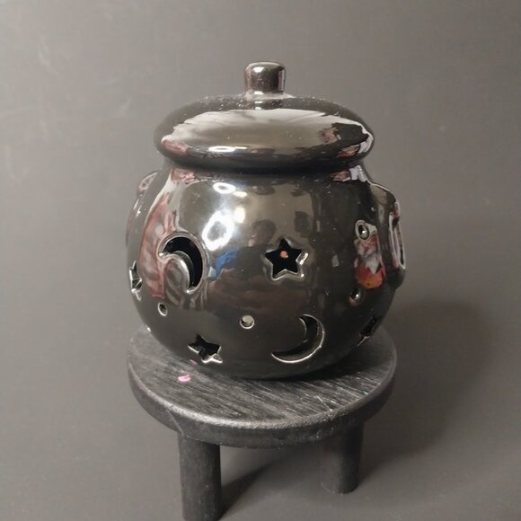 Halloween Ceramic Cauldron Led Light - Picture 1 of 10